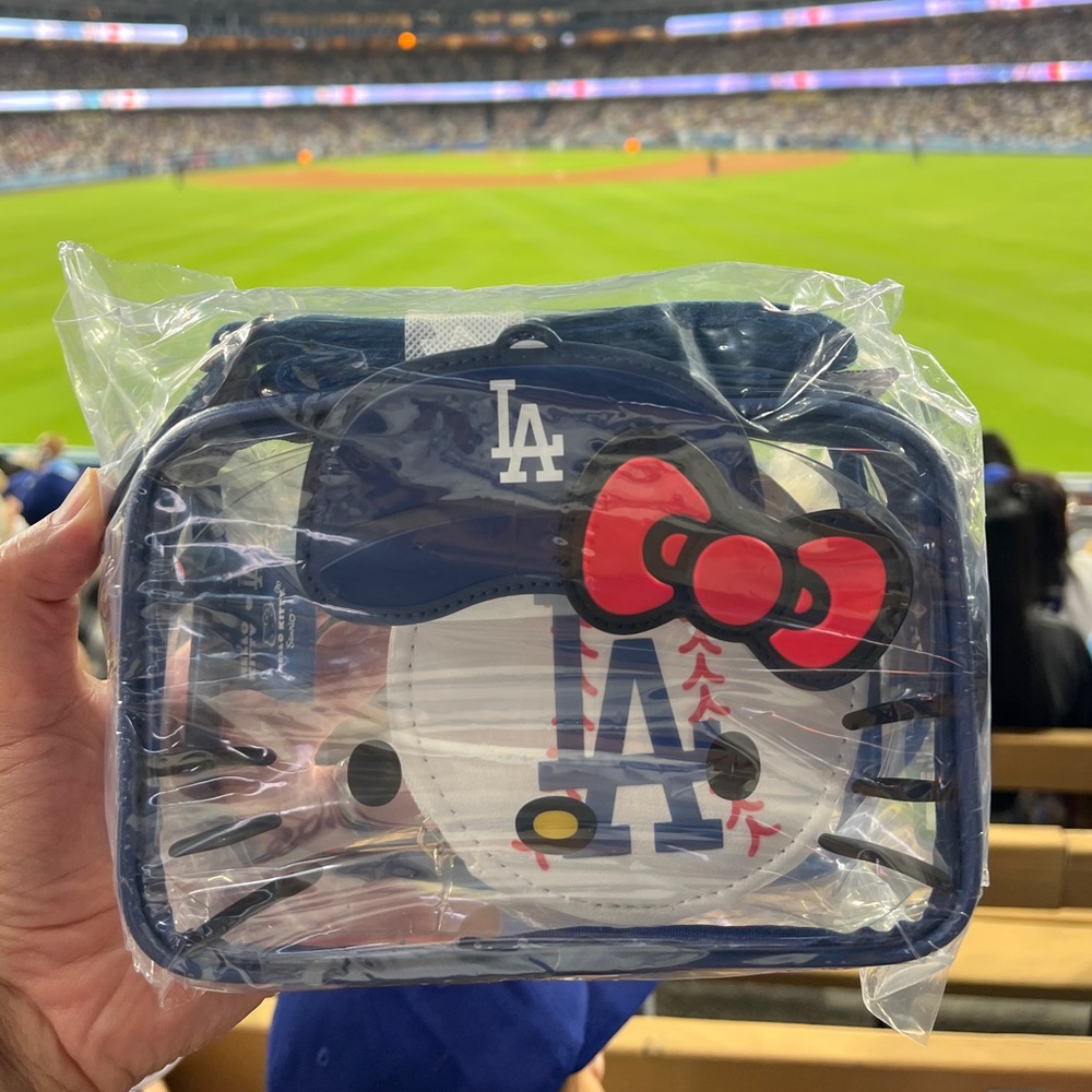 New -Hello Kitty x Dodgers Clear Crossbody Bag with Coin Purse - Limited Edition - Picture 2 of 2